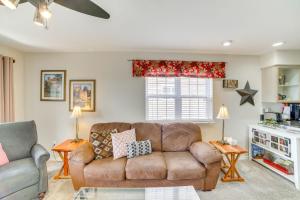 3 Mi to Branson Landing Condo with Pool Access