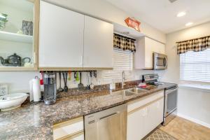 3 Mi to Branson Landing Condo with Pool Access