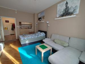 Flower Studio Apartment