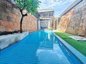 Large Villa Jimbaran With Pool & WiFi by 2ndHome