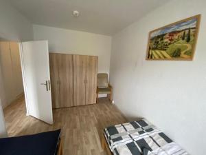 Monteur und Ferienwohnung in Magdeburg mit 3 Schlafzimmern 6 Personen BTR 174