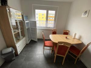 Monteur und Ferienwohnung in Magdeburg mit 3 Schlafzimmern 6 Personen BTR 174