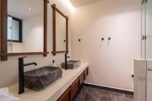 Luxury 2BR Lock-Off Penthouse Private Pool & Massive Deck