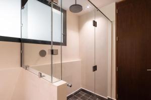 Luxury 2BR Lock-Off Penthouse Private Pool & Massive Deck