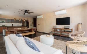 Luxury 2BR Lock-Off Penthouse Private Pool & Massive Deck