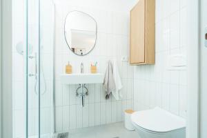 Raža - Beachfront Apartment on Rab - Sea View & Private Boat Dock