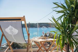 Raža - Beachfront Apartment on Rab - Sea View & Private Boat Dock