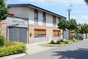 Szíriusz Apartmanház - 久洛