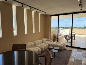 Makech Montebello by Kanaa