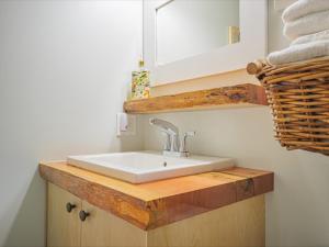 Surf Haven - Cabin in Ucluelet - Sleeps 5