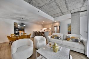 Upscale 2 BR condo in MTL OLd Port