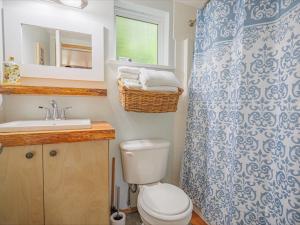 Surf Haven - Cabin in Ucluelet - Sleeps 5
