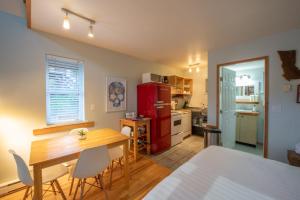 Surf Haven - Cabin in Ucluelet - Sleeps 5