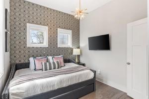 Modern Bliss with Garage by 12 South Restaurants and 2 miles Broadway