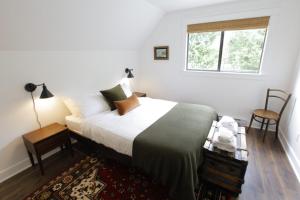 Raven Lady #201- Ucluelet Sleeps 6 Pet Friendly