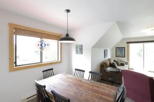 Raven Lady #202- Ucluelet, Sleeps 4, Pet Friendly