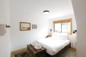 Raven Lady #202- Ucluelet, Sleeps 4, Pet Friendly
