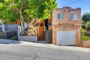 5 Mi to Dtwn Los Angeles Apt with Outdoor Space!