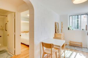 5 Mi to Dtwn Los Angeles Apt with Outdoor Space!