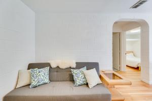 5 Mi to Dtwn Los Angeles Apt with Outdoor Space!