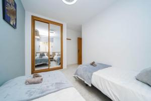 Modern 3-Bed Apt Sleeps 7 6 Min Walk to Beach
