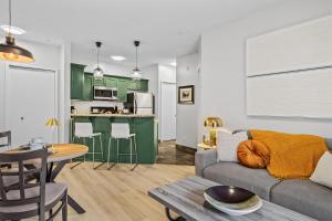 G222 Family Fun- MTN View Stay, Water slide, Pool, Hot Tub, Free Parking