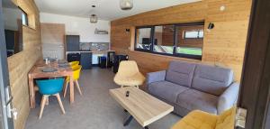 Gîte les caisses en bois et SPA accès PMR -Oslo-