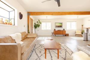 Navigate Stays retreat W Hot Tub Bobs Homestead