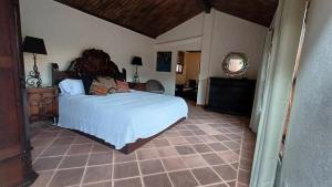 Lovely Cottage at La Ropa Beach