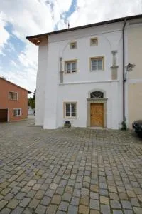 NEU! Glockenturm der Schlosskapelle von 1600 - Renaissance trifft auf die Gegenwart und beschert einen kunterbunten Urlaub für die ganze Familie mitten im Bayerischen Wald - 伯根