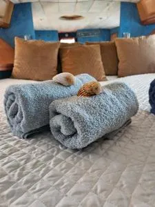 Nuit insolite bateau à quai - Port Saint Louis du Rhône - 萨林德吉罗