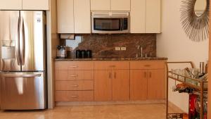 Romantic Escape with view of the iconic Cabo arch!