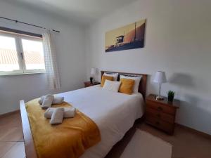 Sun & Surf Flat Arrifana Beach