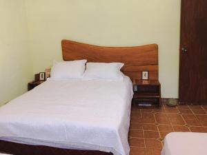 Cheerful 3 bedroom countryside Villa with pool