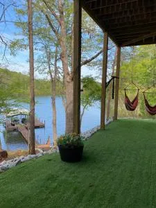 Lake Hartwell Waterfront Retreat - Toccoa - Toccoa