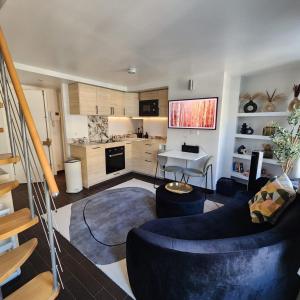 Le Moka - Duplex & Bright- Near Champs-Elysées