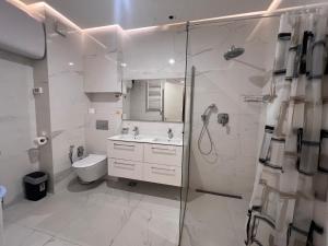 White Homes 7-Central Point