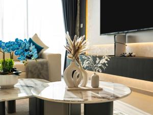 Skyline-View 1BR Downtown Dubai Sleeps 6