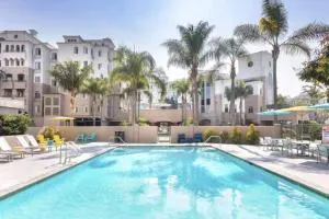 Luxury Escape Steps Away from Westfield UTC - ميرا ميسا