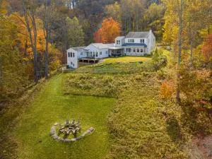 Wilkie 8br Luxury Mtn Villa with Spa - Fairview