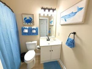 Stay Salty-Newly Renovated-Barefoot Resort, 2 Pools, 2 miles to beach