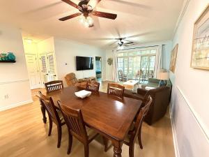 Stay Salty-Newly Renovated-Barefoot Resort, 2 Pools, 2 miles to beach