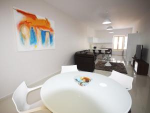 V86 - 2 Bedroom MD Sliema Shorestay