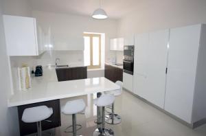 V86 - 2 Bedroom MD Sliema Shorestay