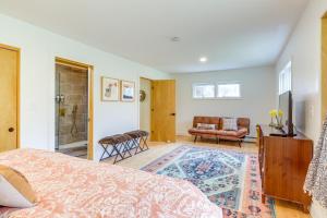 2 Mi to Hoosic River The Moss House with Deck!