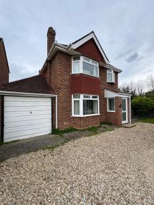 Oxford 3 Bedroom Detached House, with Large Garden and Private Parking