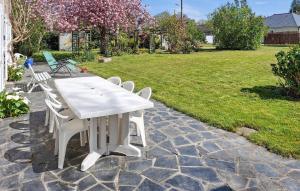 Maisons de vacances Gorgeous Home In Plelan-Le-Petit : photos des chambres