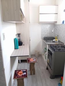 Kitnet aconchegante Praia da Aviação 200mt da Praia