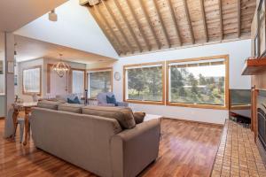 Idyllic Coastal Haven - Whale Watch in Depoe Bay!