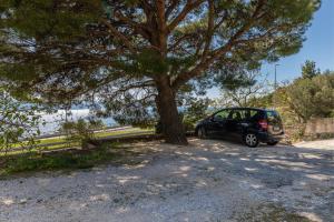 Apartments with a parking space Brela, Makarska - 22678